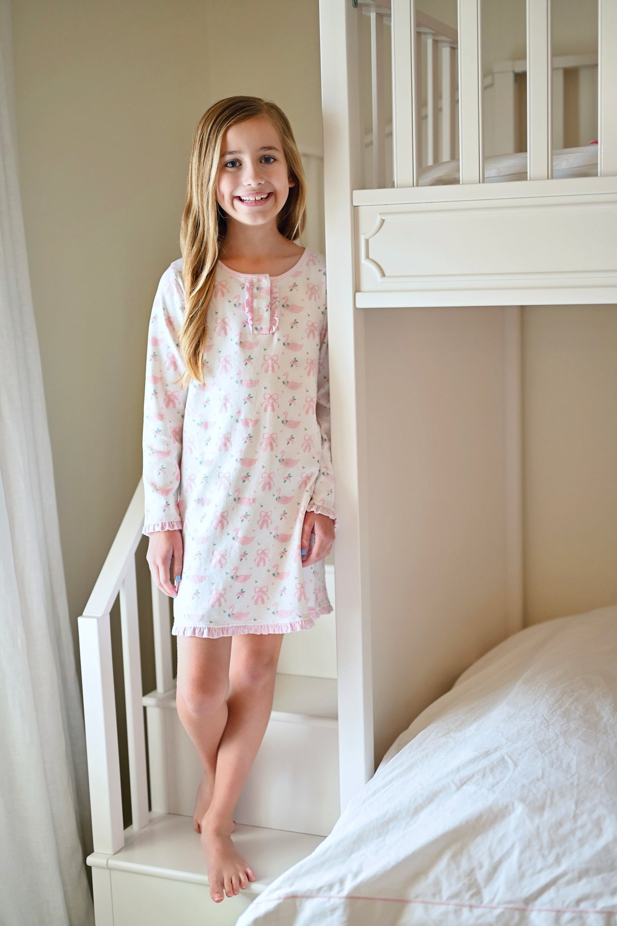 Girls lounge dress, Swan