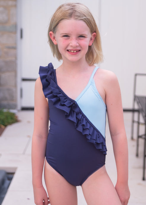 One Piece Swim BE, Poolside